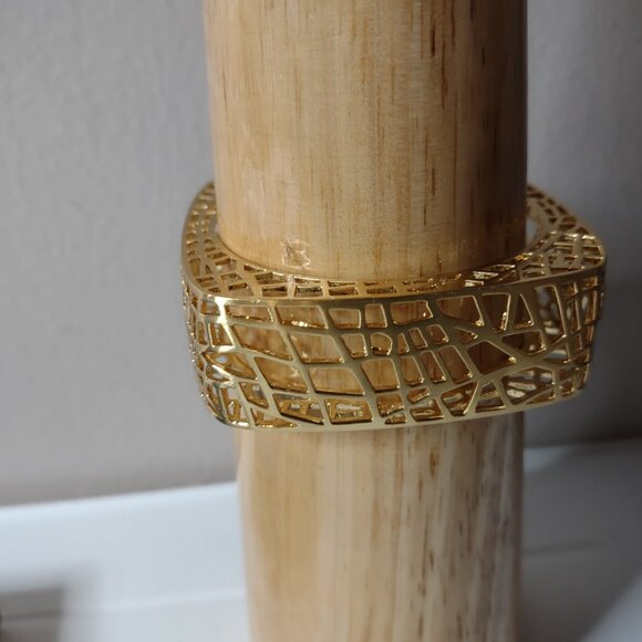 7.5 Inch Gold Tone Bird Cage Bangle - Picture 8 of 10